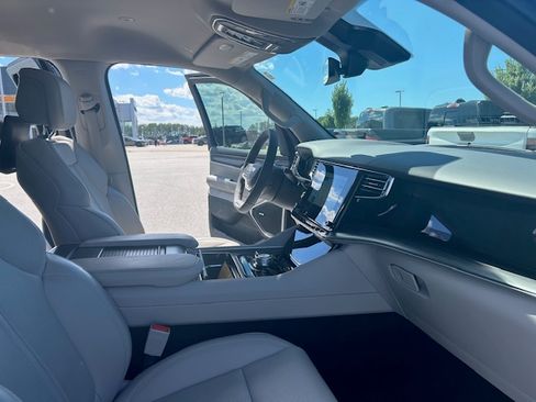 Used 2023 Jeep Wagoneer Series III w/ Premium Group I image 9