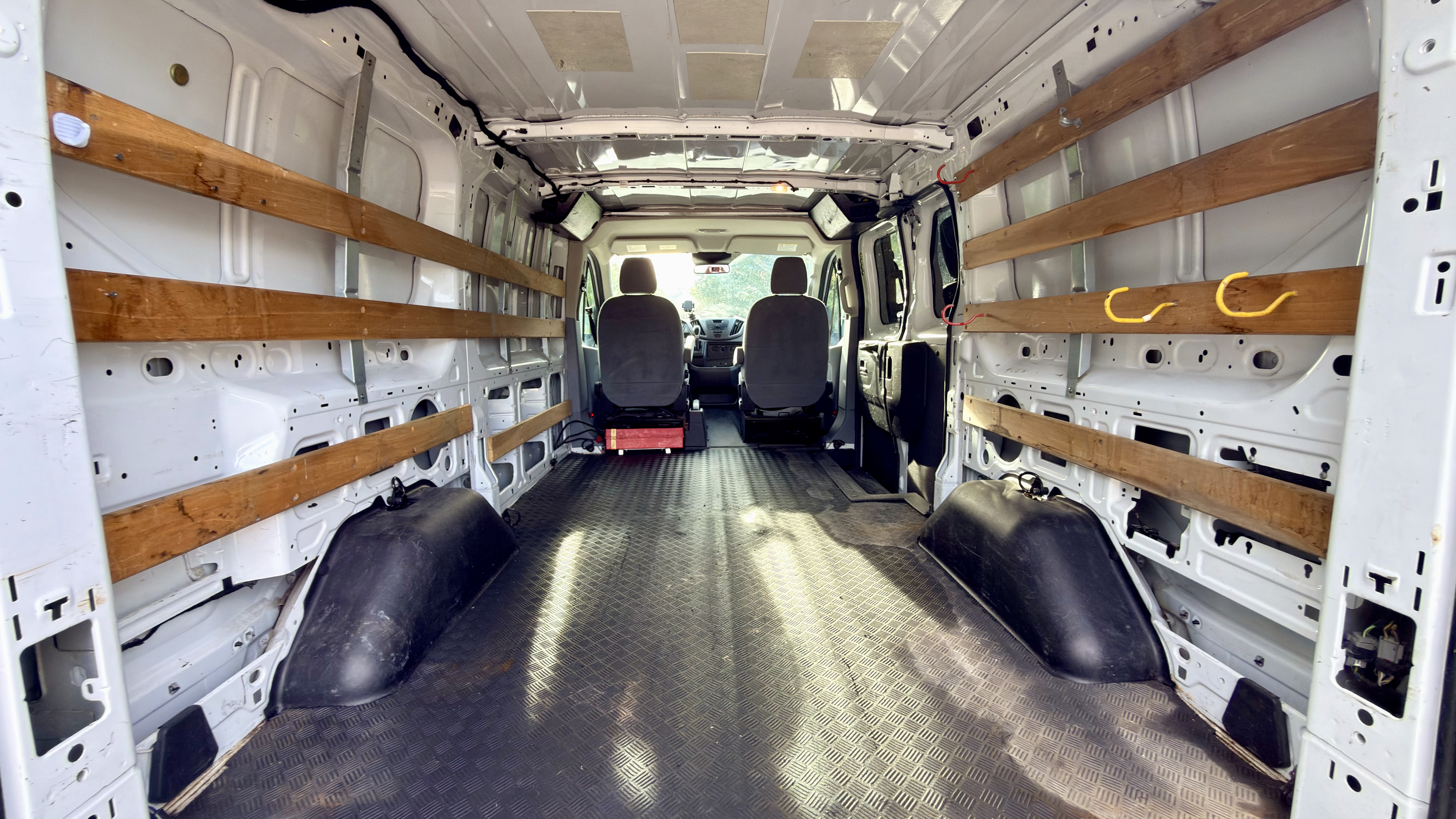 Used 2016 Ford Transit 250 130 Low Roof w/ Exterior Upgrade Package RWD image 11