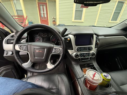 Used 2020 GMC Yukon XL SLE w/ Convenience Package RWD image 9