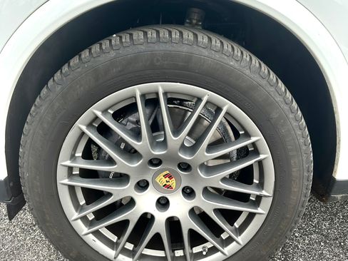 Used 2018 Porsche Cayenne image 8