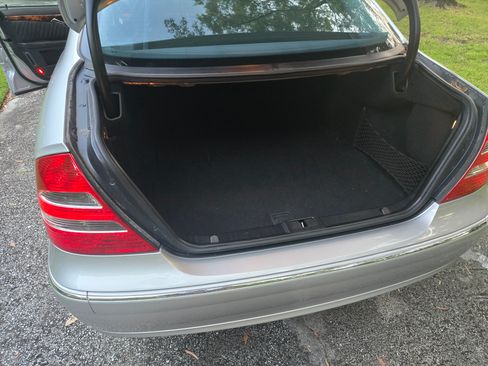 Used 2005 Mercedes-Benz E 500 Sedan image 16