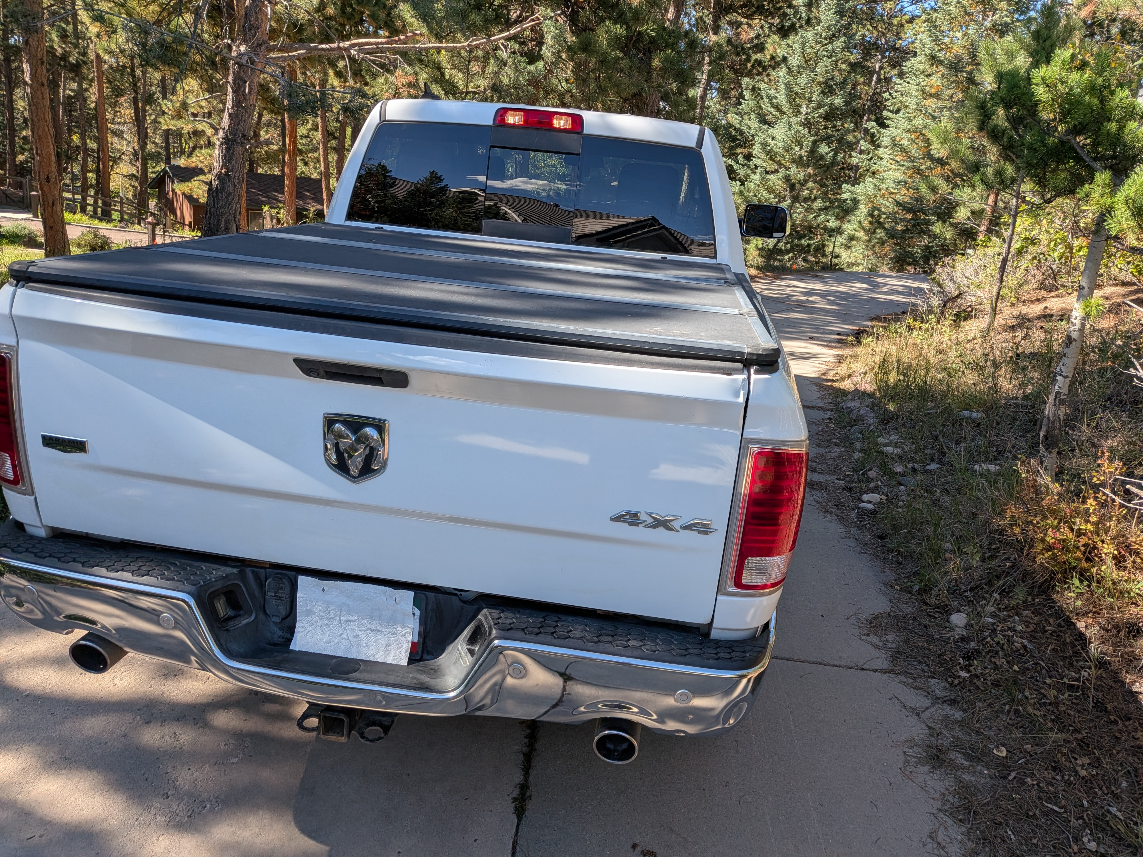Used 2018 RAM 1500 Laramie AWD/4WD image 2