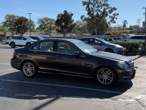 Used 2012 Mercedes-Benz C 250 Sedan w/ Comand Single Disc Pkg image 4