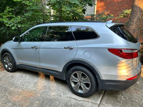 Used 2014 Hyundai Santa Fe GLS image 2