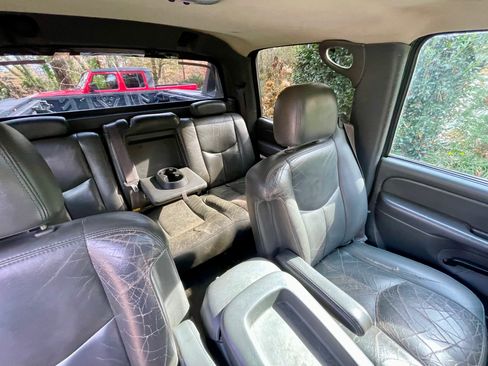 Used 2004 Chevrolet Avalanche Z71 w/ Sun And Sound Package AWD/4WD image 9