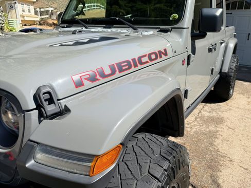 Used 2022 Jeep Gladiator Rubicon w/ LED Lighting Group AWD/4WD image 2