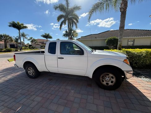 Used 2008 Nissan Frontier SE image 1