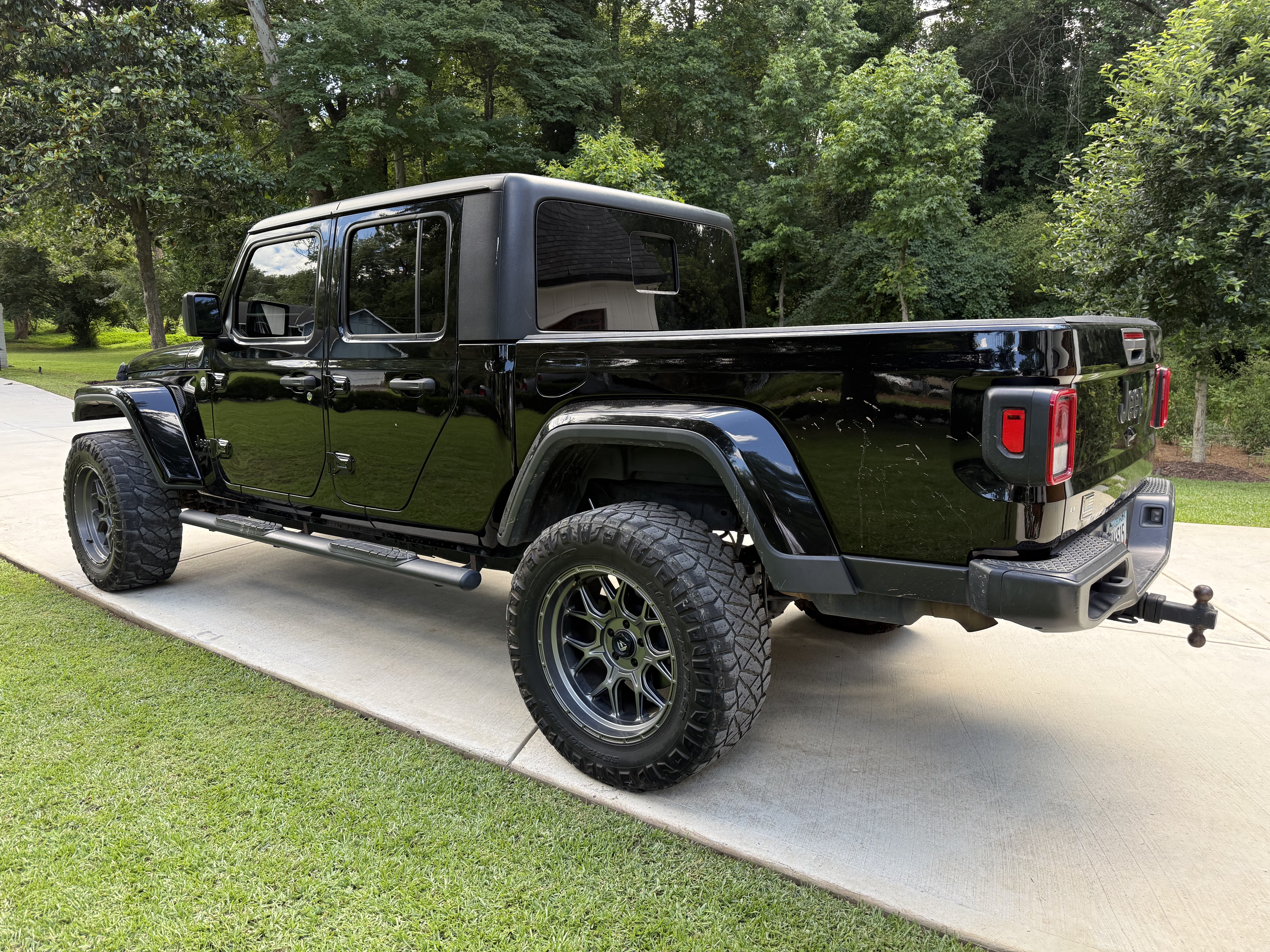 Used 2020 Jeep Gladiator Sport w/ Quick Order Package 24S AWD/4WD image 2