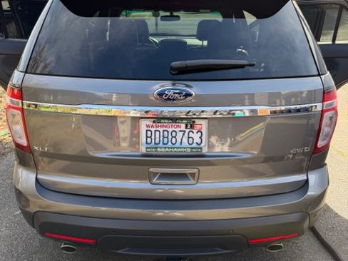 Used 2014 Ford Explorer XLT w/ Equipment Group 202A image 9