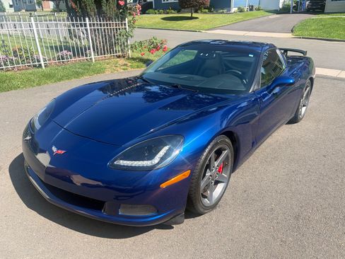 Used 2007 Chevrolet Corvette Coupe w/ Performance Package RWD image 25