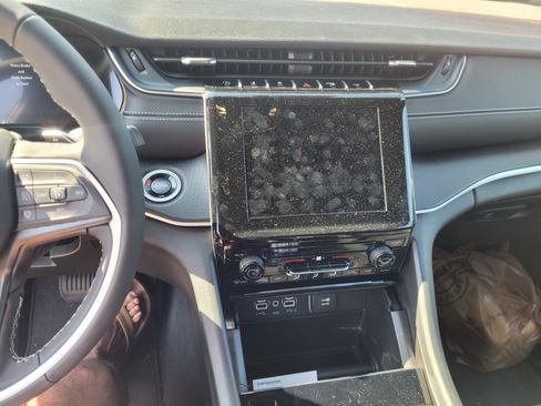 Used 2025 Jeep Grand Cherokee Laredo w/ Trailer Tow Package image 18