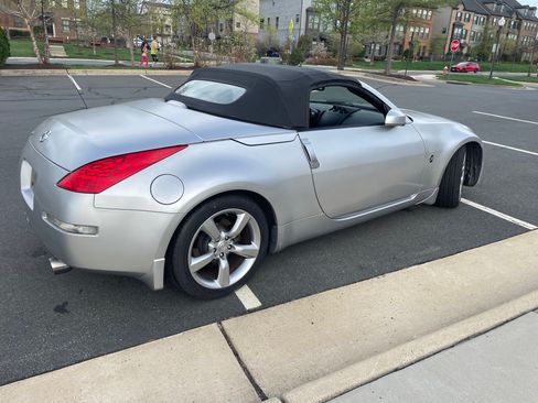 Used 2006 Nissan 350Z Enthusiast w/ (S02) Side Air Bags Pkg image 6