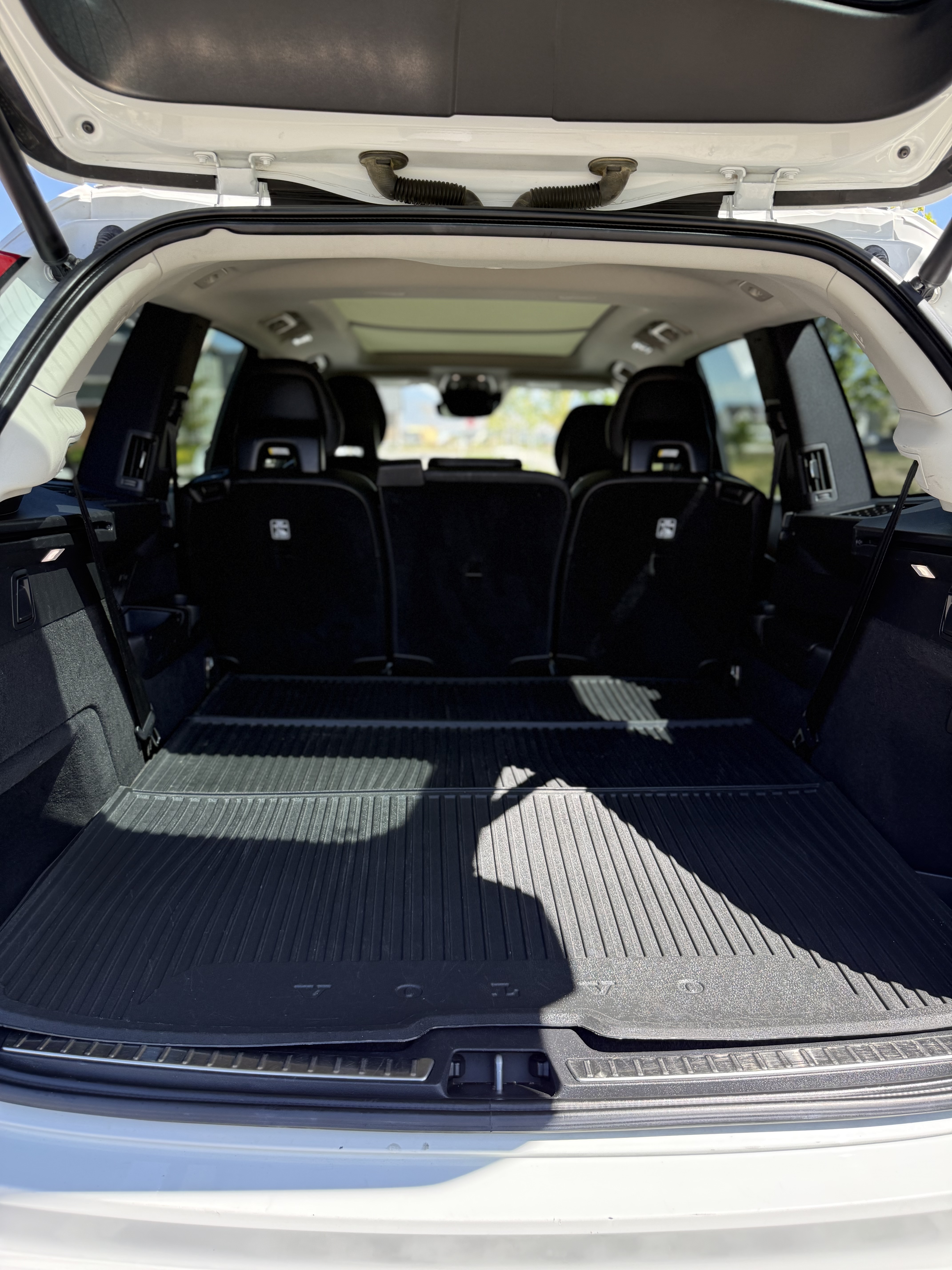 Used 2021 Volvo XC90 T5 Momentum w/ Protection Package AWD/4WD image 22