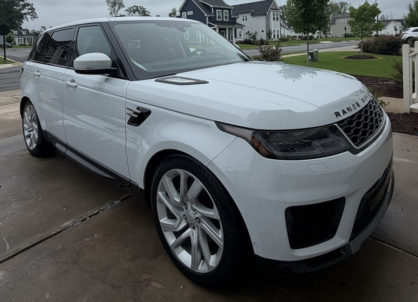 Used 2019 Land Rover Range Rover Sport HSE AWD/4WD image 4