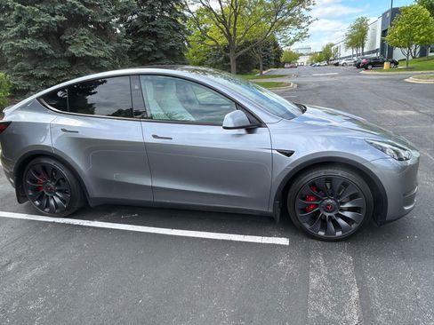Used 2024 Tesla Model Y Performance AWD/4WD image 4