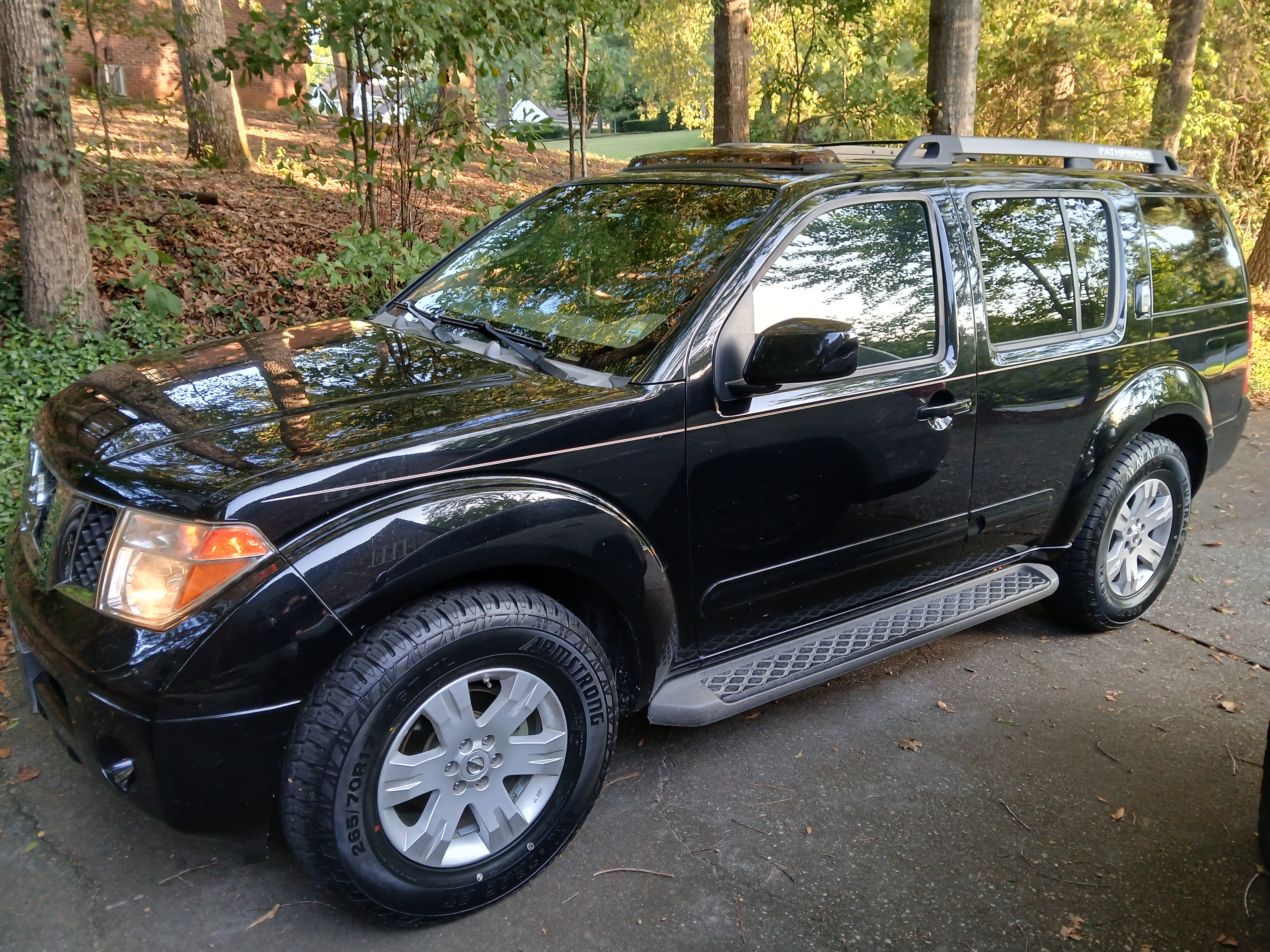 Used 2007 Nissan Pathfinder LE RWD image 1