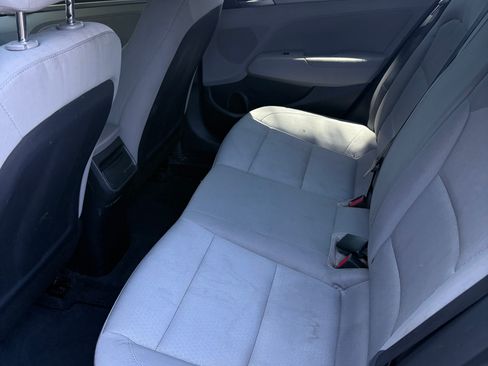 Used 2017 Hyundai Elantra SE FWD image 18