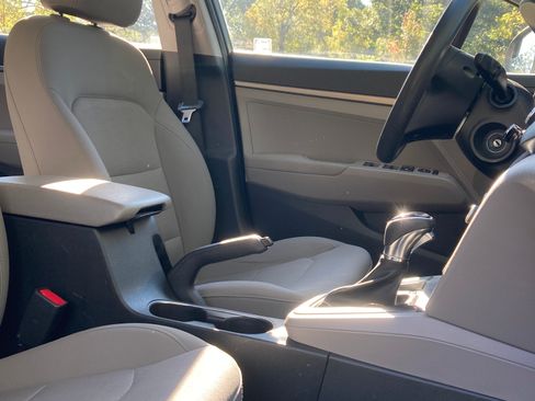 Used 2018 Hyundai Elantra SE image 6