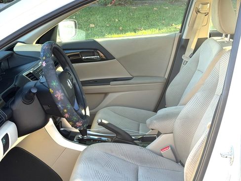 Used 2017 Honda Accord LX image 6