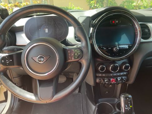 Used 2022 MINI Cooper 2-Door Hardtop w/ Premium Package image 5