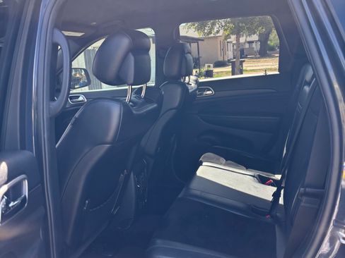 Used 2018 Jeep Grand Cherokee Altitude image 11