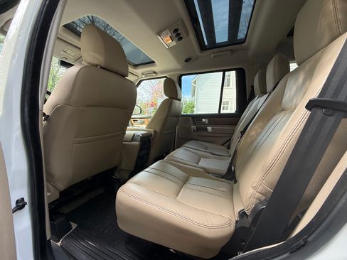 Used 2016 Land Rover LR4 HSE Silver Edition image 18