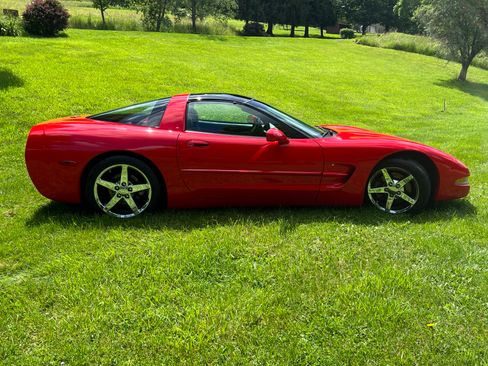 Used 1997 Chevrolet Corvette Coupe w/ Memory Pkg image 11