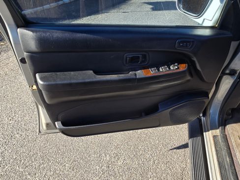Used 2001 Nissan Pathfinder LE image 10