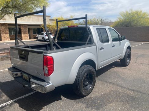 Used 2016 Nissan Frontier SV image 2