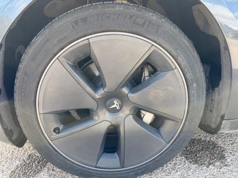 Used 2023 Tesla Model 3 Standard Range image 15