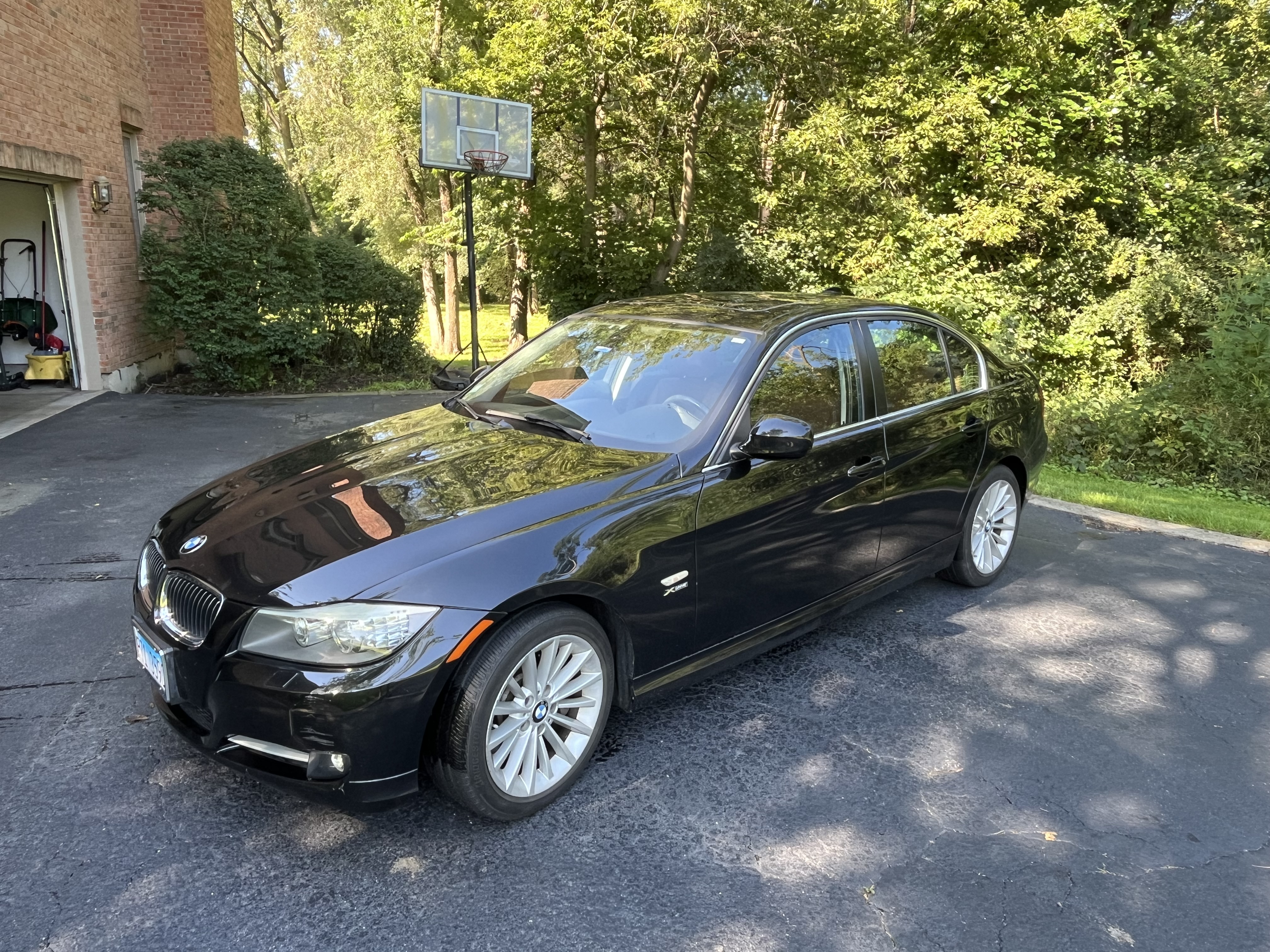 Used 2011 BMW 335i xDrive Sedan AWD/4WD image 2