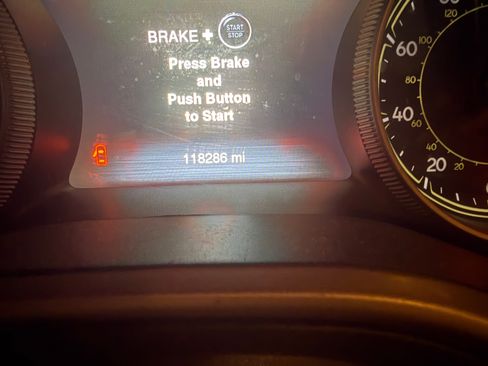 Used 2016 Jeep Cherokee Limited image 8