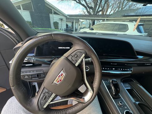 Used 2022 Cadillac Escalade Sport image 4