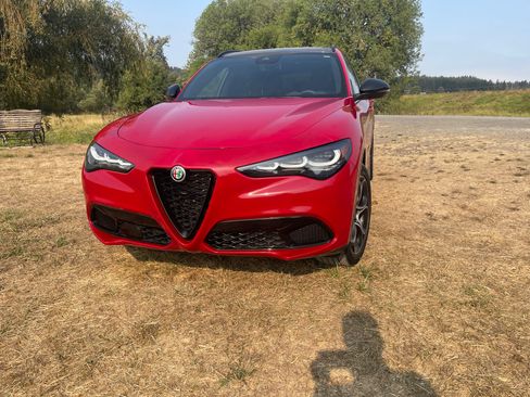 Used 2024 Alfa Romeo Stelvio Veloce AWD/4WD image 4