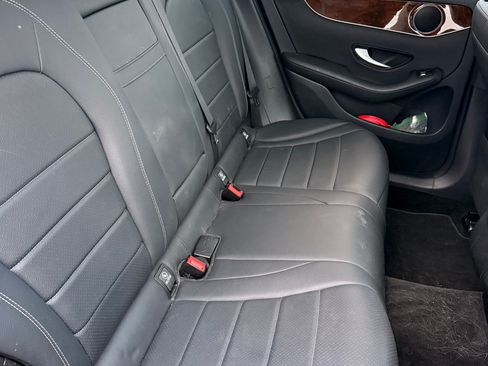 Used 2019 Mercedes-Benz GLC 300 4MATIC image 14