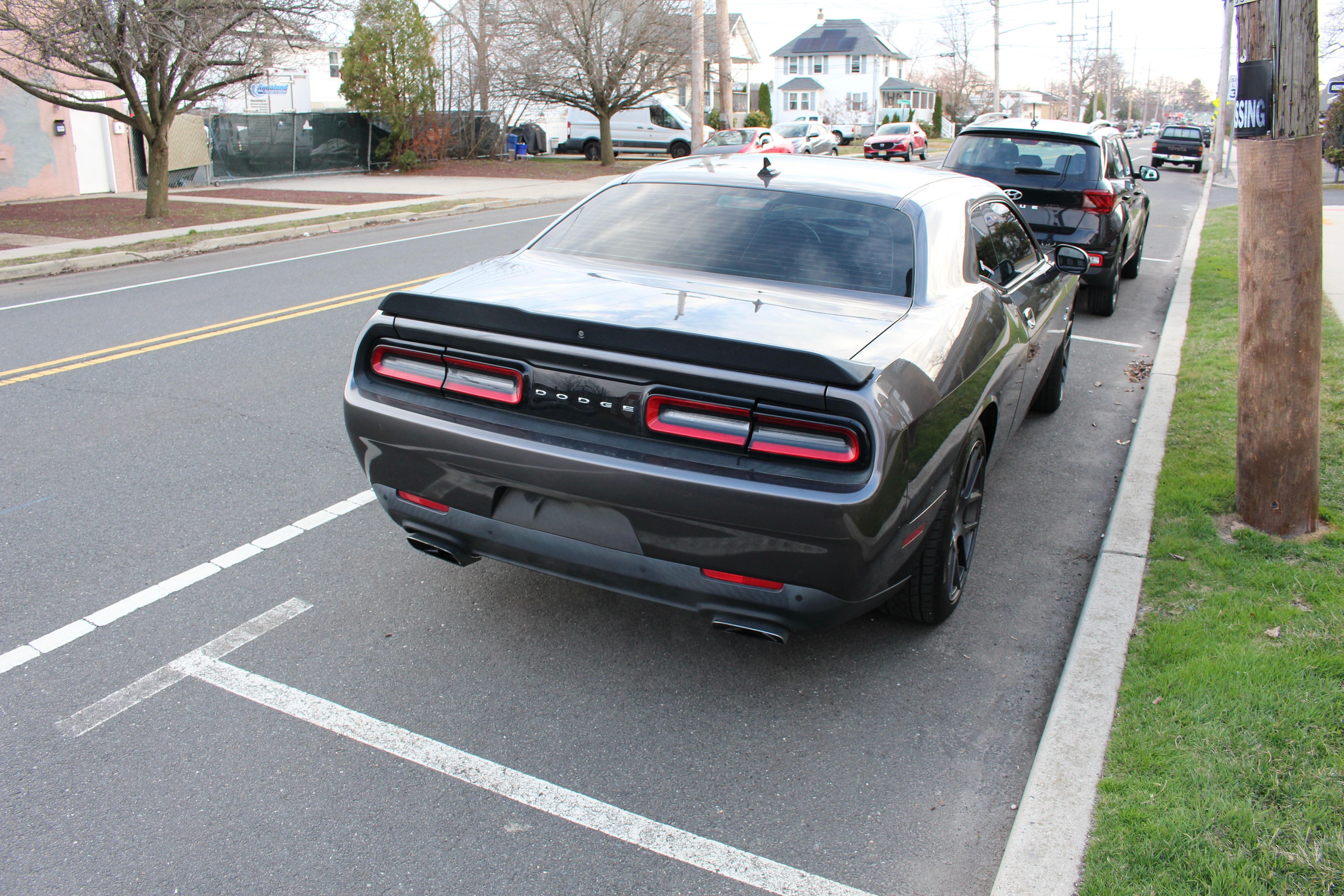 Used 2018 Dodge Challenger R/T Scat Pack w/ Leather Interior Group RWD image 9