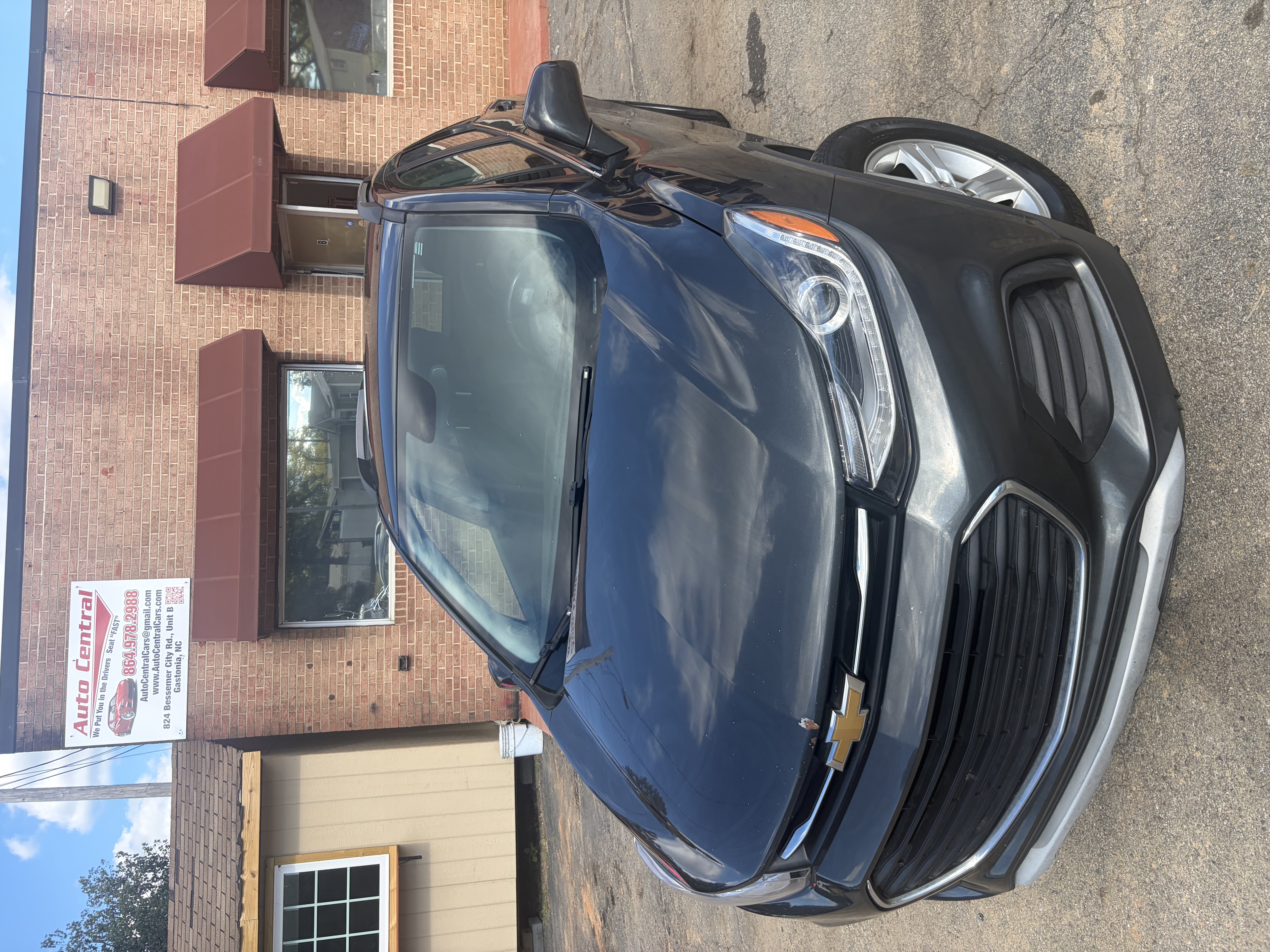 Used 2019 Chevrolet Trax LT w/ LT Convenience Package FWD image 2
