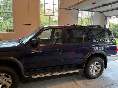 Used 1999 Toyota 4Runner SR5 image 10