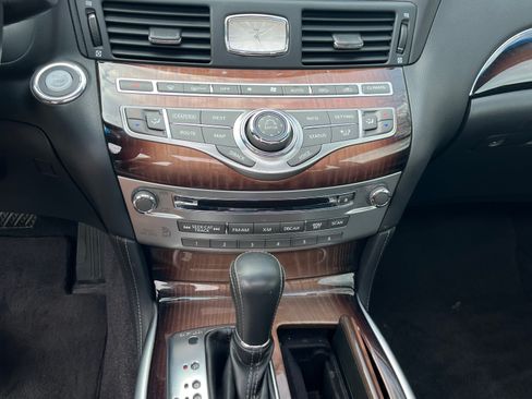 Used 2015 INFINITI Q70 L 5.6 w/ V8 Deluxe Technology Package image 6