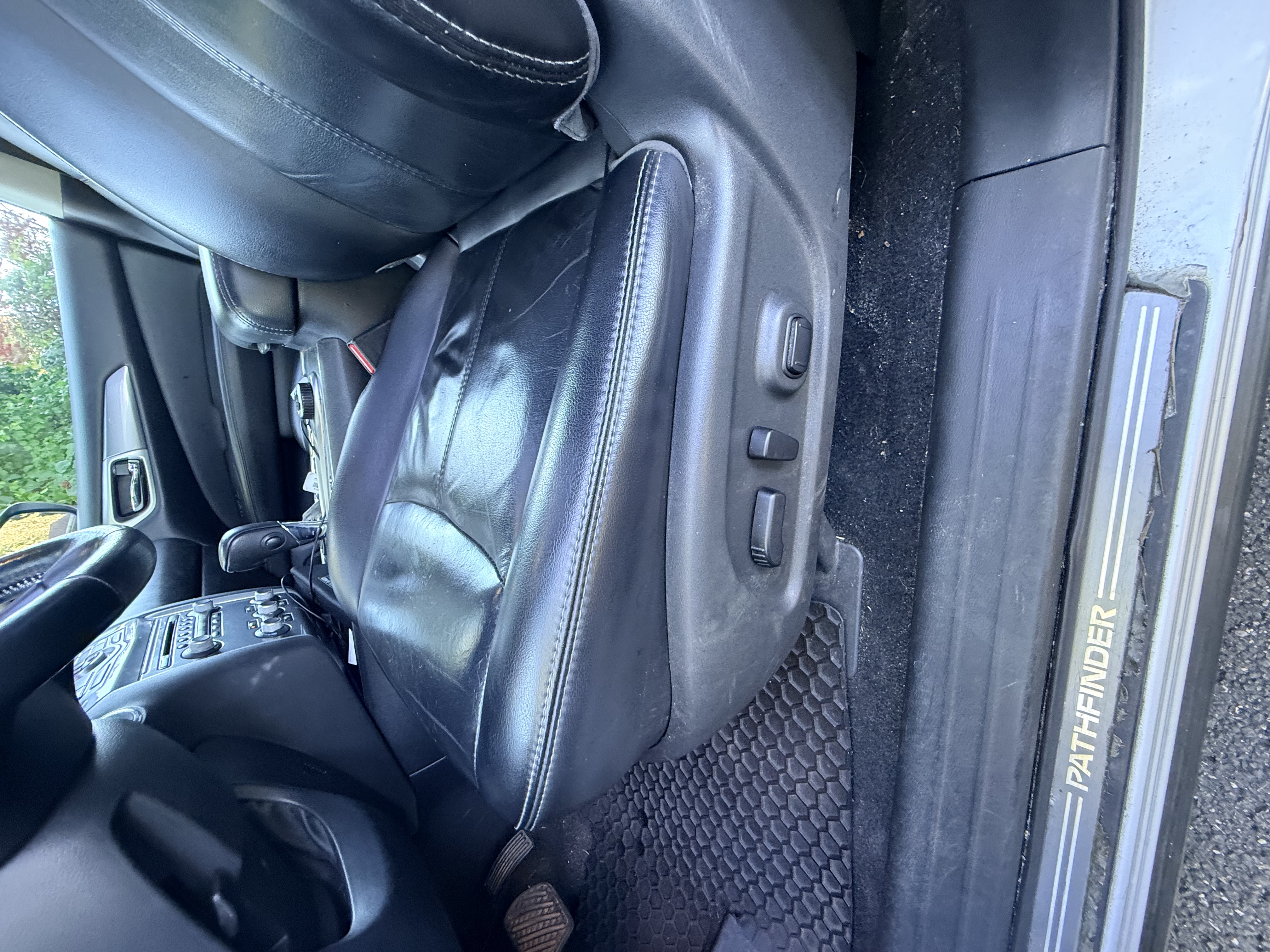 Used 2018 Nissan Pathfinder SL w/ SL Premium Package AWD/4WD image 24