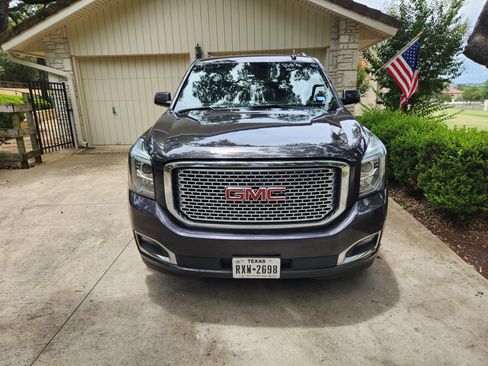 Used 2015 GMC Yukon Denali w/ Premium Package image 12