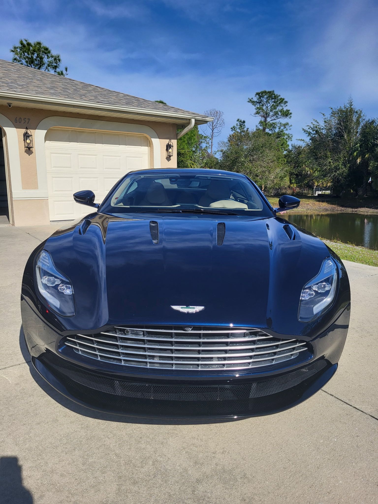 Used 2017 Aston Martin DB11 V12 RWD image 1
