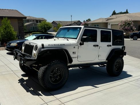 Used 2009 Jeep Wrangler Unlimited Rubicon w/ Dual Top Group AWD/4WD image 2