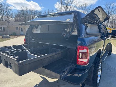 Used 2024 RAM 2500 Big Horn w/ Sport Appearance Package image 11