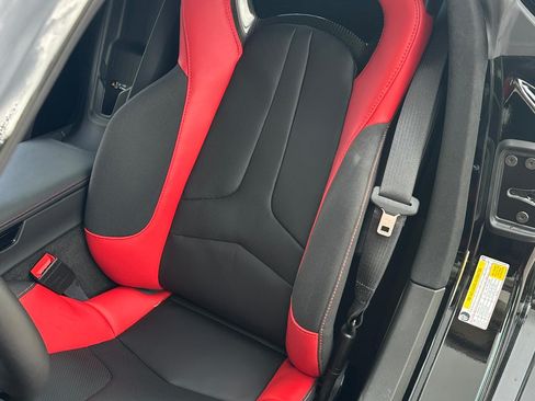 Used 2022 Chevrolet Corvette Stingray Premium Conv w/ Z51 Performance Package RWD image 11