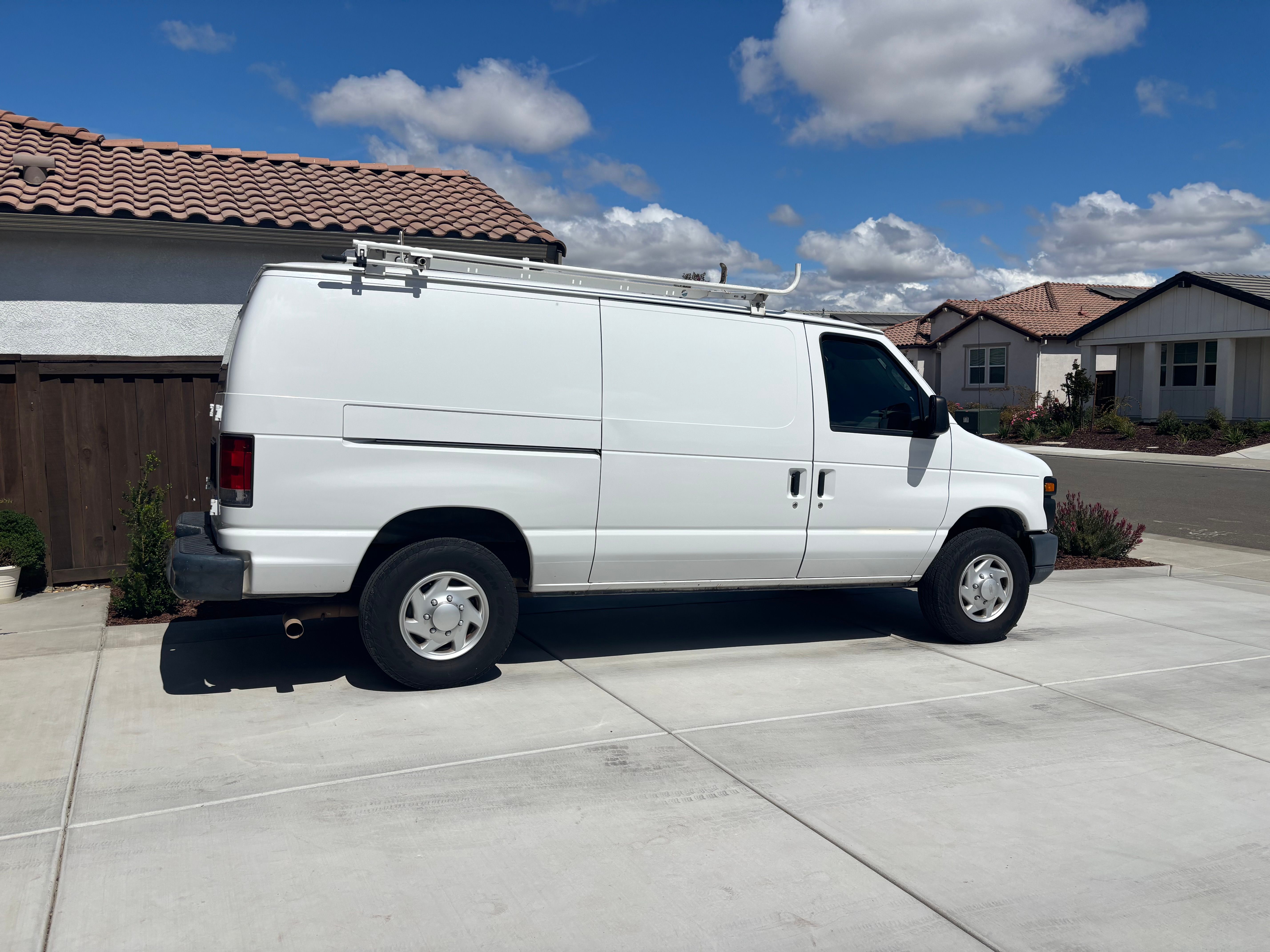 Used 2014 Ford E-250 and Econoline 250 RWD image 1