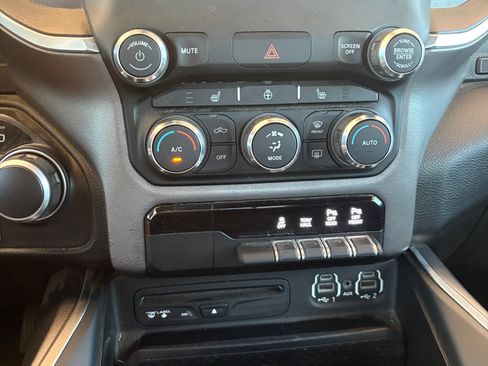 Used 2019 RAM 1500 Big Horn AWD/4WD image 11