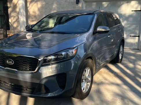 Used 2020 Kia Sorento LX FWD image 4