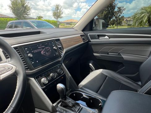 Used 2022 Volkswagen Atlas SE w/ Panoramic Sunroof Package FWD image 10