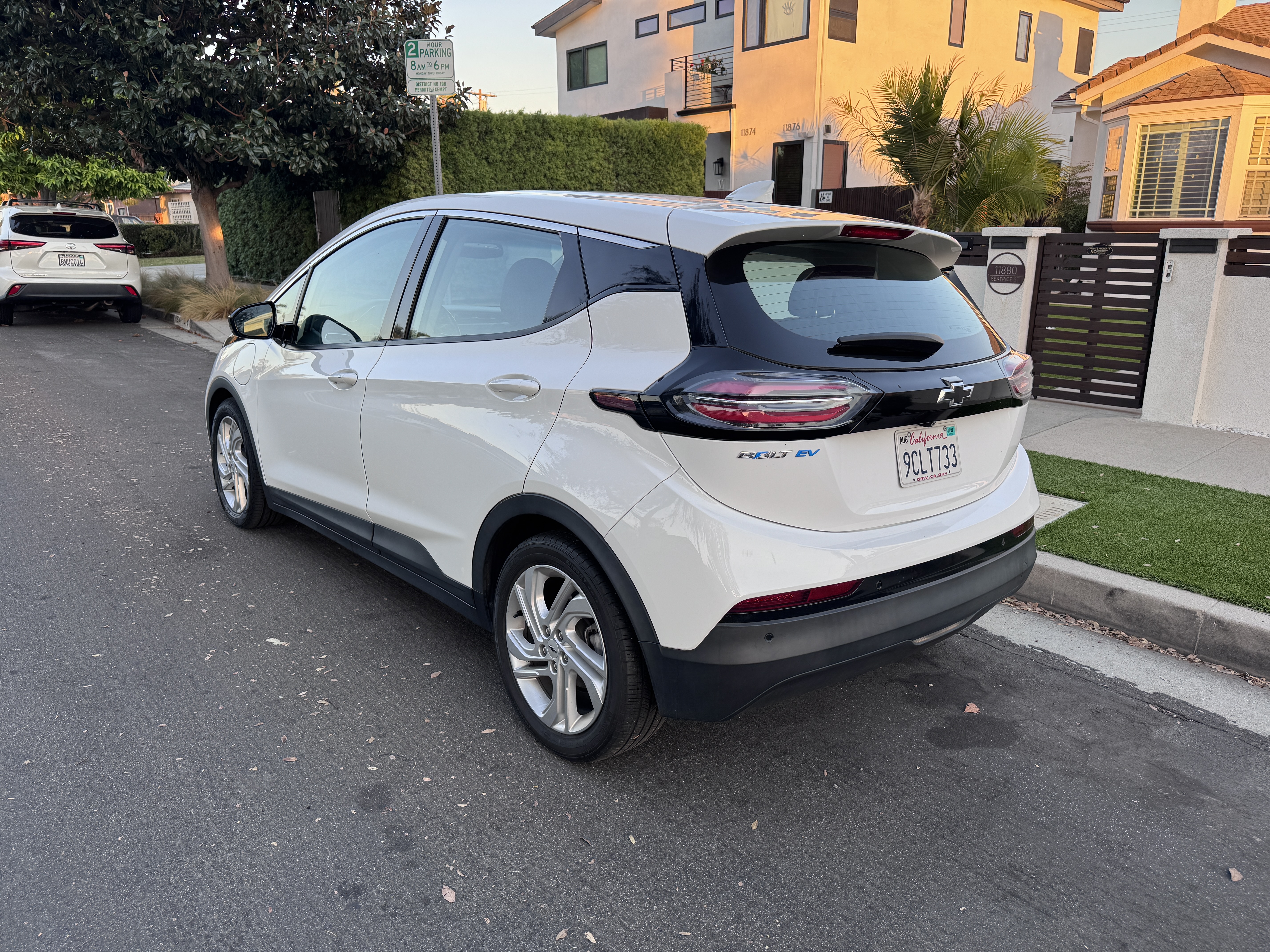 Used 2022 Chevrolet Bolt LT FWD image 6